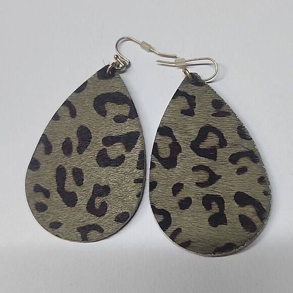 Dangle Calf Hair Teadrop Leopard Animal Print Earrings in Green - Picture 1 of 3